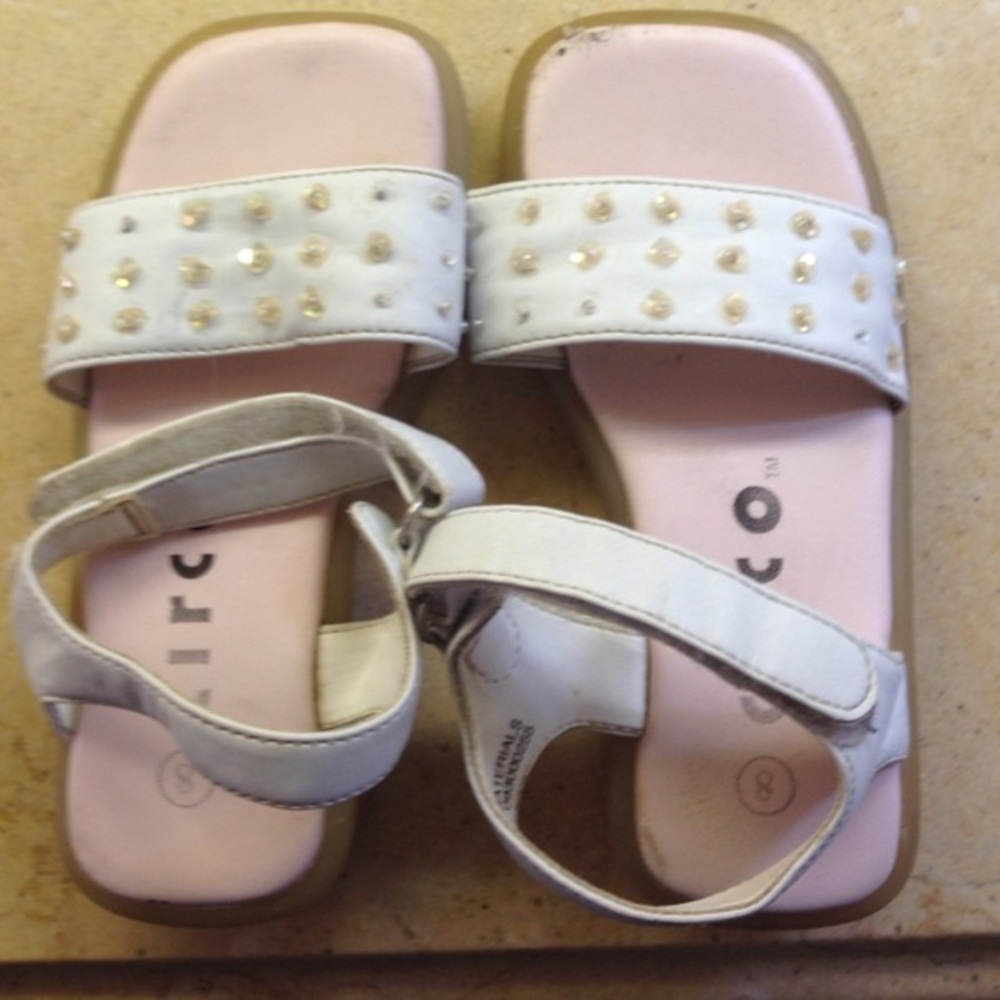 Girl's white sandals